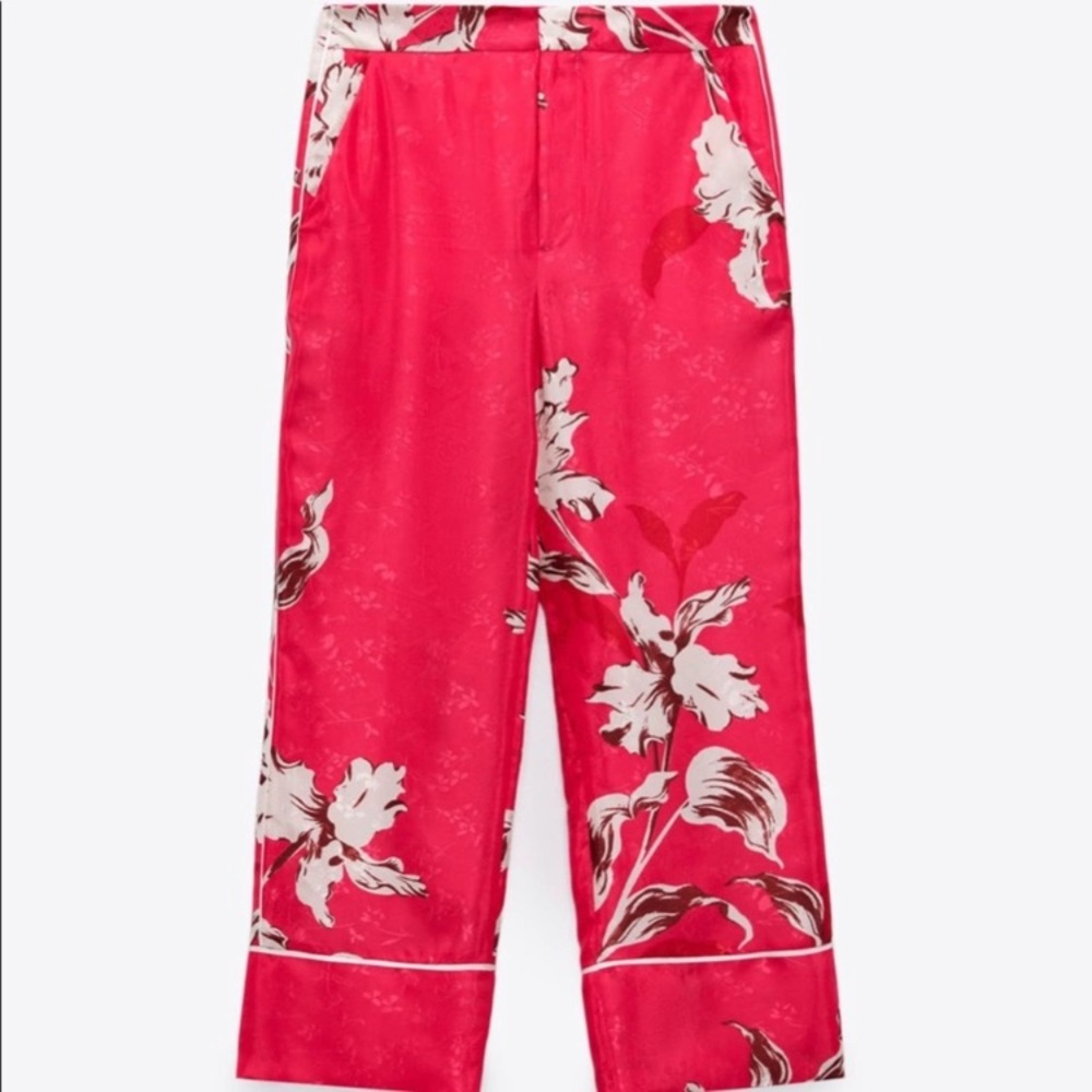 NWT Zara cropped printed pants . Size M